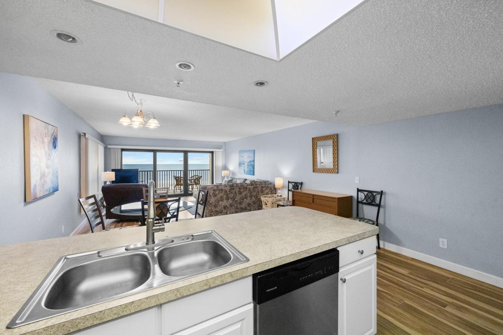 201 Sandy Shores Condos St. Pete Beach Exterior foto